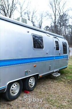 AIRSTREAM EXCELLA 32ft Vintage Original Travel Trailer 1987 SUPER RARE