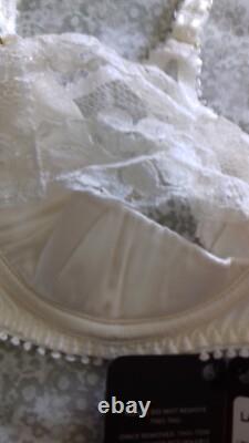 Agent Provocateur Super Rare Vintage Ivory Lacy Peek-a-boo Bra 32c Bnwt