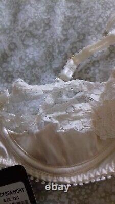 Agent Provocateur Super Rare Vintage Ivory Lacy Peek-a-boo Bra 32c Bnwt