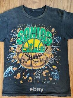 Rare Vintage Seattle Super Sonics Logo Scattered Ball 90's T-shirt Basketball