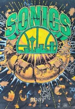 Rare Vintage Seattle Super Sonics Logo Scattered Ball 90's T-shirt Basketball