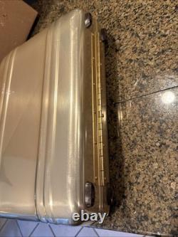 SUPER RARE VINTAGE GOLD Zero Halliburton Attache Briefcase EXCELLENT CONDITION