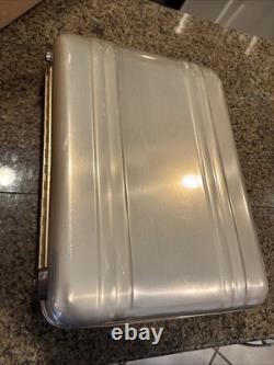 SUPER RARE VINTAGE GOLD Zero Halliburton Attache Briefcase EXCELLENT CONDITION
