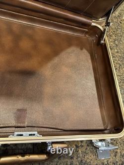 SUPER RARE VINTAGE GOLD Zero Halliburton Attache Briefcase EXCELLENT CONDITION