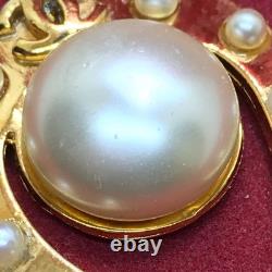 Super Rare Authentic Vintage Chanel Horseshoe-Shaped Faux Pearl Necklace