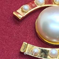 Super Rare Authentic Vintage Chanel Horseshoe-Shaped Faux Pearl Necklace