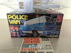 Super Rare! Original-issue Vintage Amt Chevy Police Van Kit Sealed Bag Nib