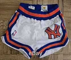 Super Rare? Vintage Authentic New York Knicks Baskeball Shorts Sand Knit