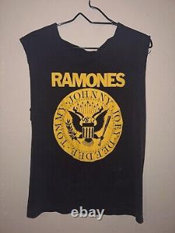 Super rare, Vintage, thrashed 1980s ramones shirt, Large