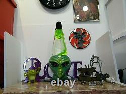 VINTAGE ALIEN Lava Lamp Icon Series RARE SUPER CLEAN