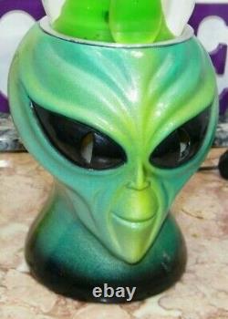 VINTAGE ALIEN Lava Lamp Icon Series RARE SUPER CLEAN