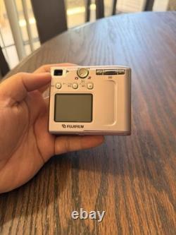 VINTAGE FUJIFILM Finepix 4500 Super CCD- Pink RARE FULLY TESTED WORKS