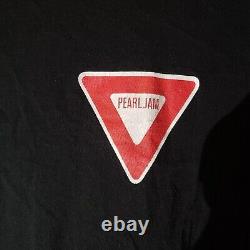 Vintage SUPER RARE Black 1997 Pearl Jam Yield T-Shirt XL