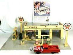 Vintage Super Rare Buddy L Tin & plastic Texaco gas station With Original Ad