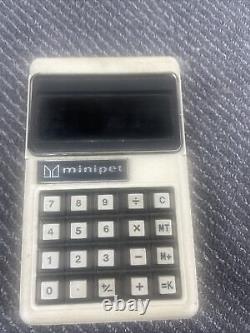 Vintage/Super Rare Mini pet V-2 Calculator 1973 Assembled in The USA